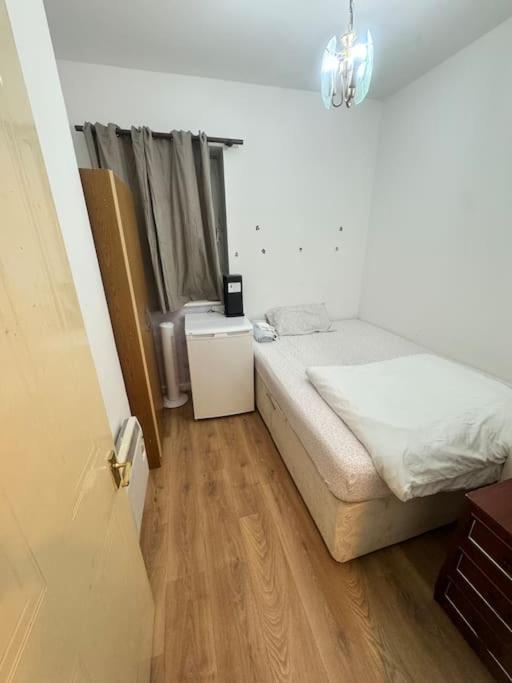Private Double Bedroom In Hounslow Near Heathrow Λονδίνο Εξωτερικό φωτογραφία